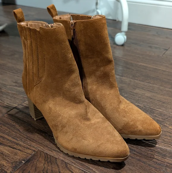 NWOB Maurices Alexa Brown Lug Ankle Boot - Picture 3 of 10